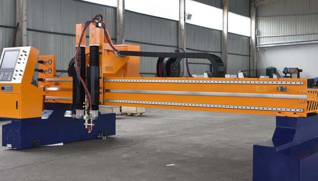 圖:信爾公司大型龍門數(shù)控等離子切割機(jī) 圖:信爾公司大型龍門數(shù)控等離子切割機(jī)